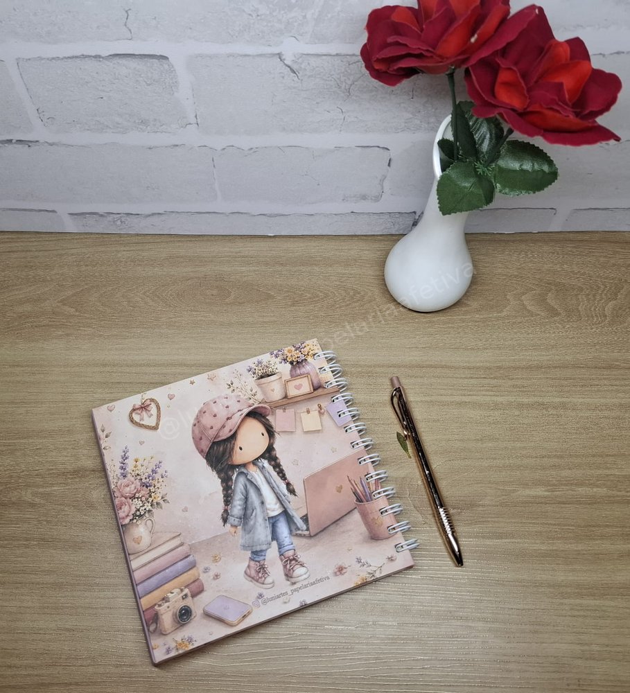 Diário personalizado com ilustração de bonequinha